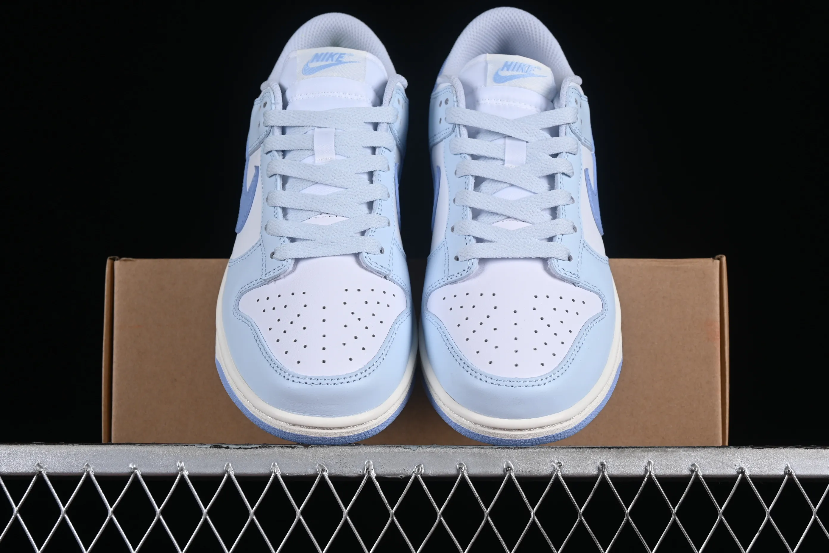 All categories Nk SB Dunk series Nk SB Dunk Low low-top sneakers Z version Nk Dunk Low "Blue Tint" small fresh blue SB low-top casual sneakers DD1873-400